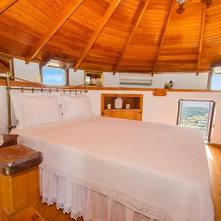 Drougas' Windmill Plaka (Milos)