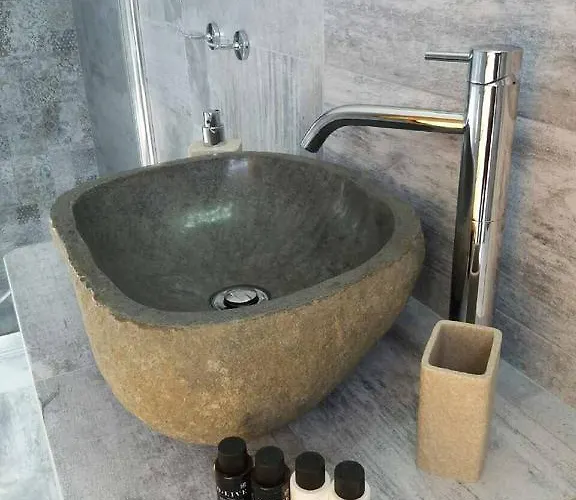 Drougas' Windmill Plaka (Milos)